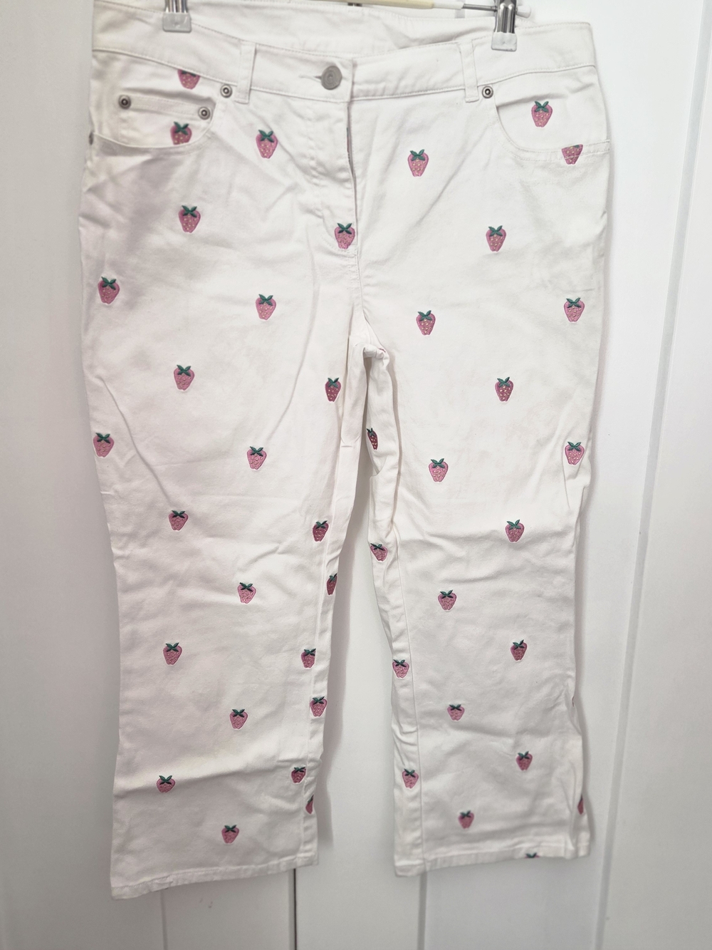 Lilly Pulitzer White Jeans with Pink Strawberry Embroidery Size 8